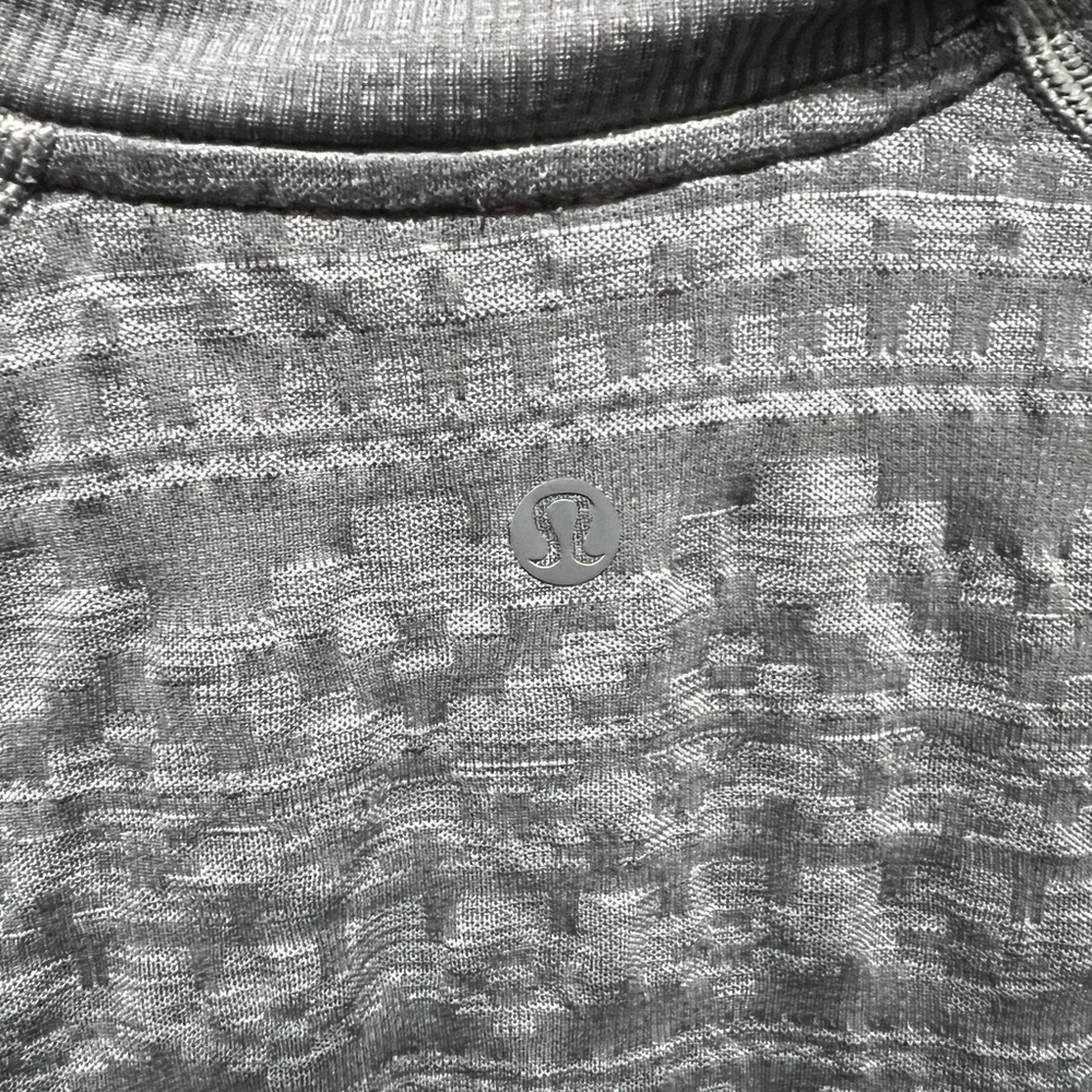 Lululemon Rest Less Gray Quarter-Zip Pullover Sweater Aztec Print Size 6 EUC - Picture 3 of 3